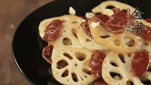 出鍋前加少許鹽調味，撒上蔥花即可。