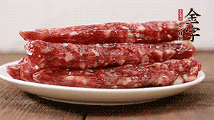 金字香腸切小段備用。