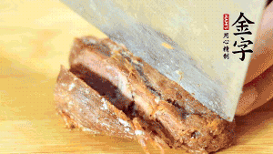 金字鹵牛肉切成小粒。