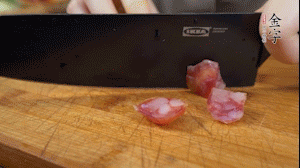 【餡料】3.金字土香腸、香菇切小丁。