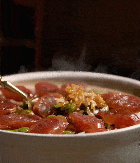 用生抽、白糖、蠔油、芝麻油調(diào)個(gè)汁，淋汁、攪拌、開吃。