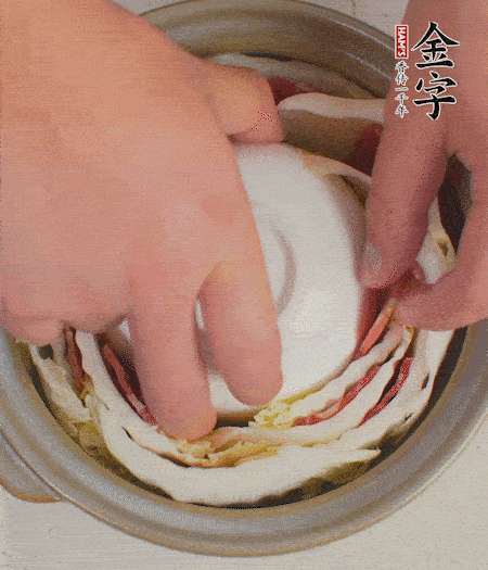 寬度剛好是鍋的高度?？垡粋€小碗更有助于幫助造型。