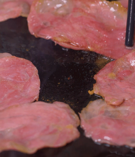 金字淡火腿用黃油/橄欖油煎熟。