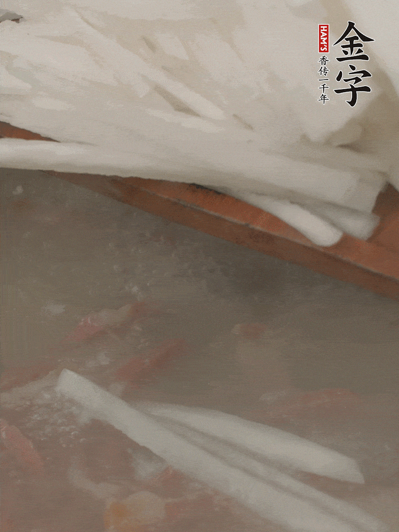 放蘿卜絲，燉5分鐘。