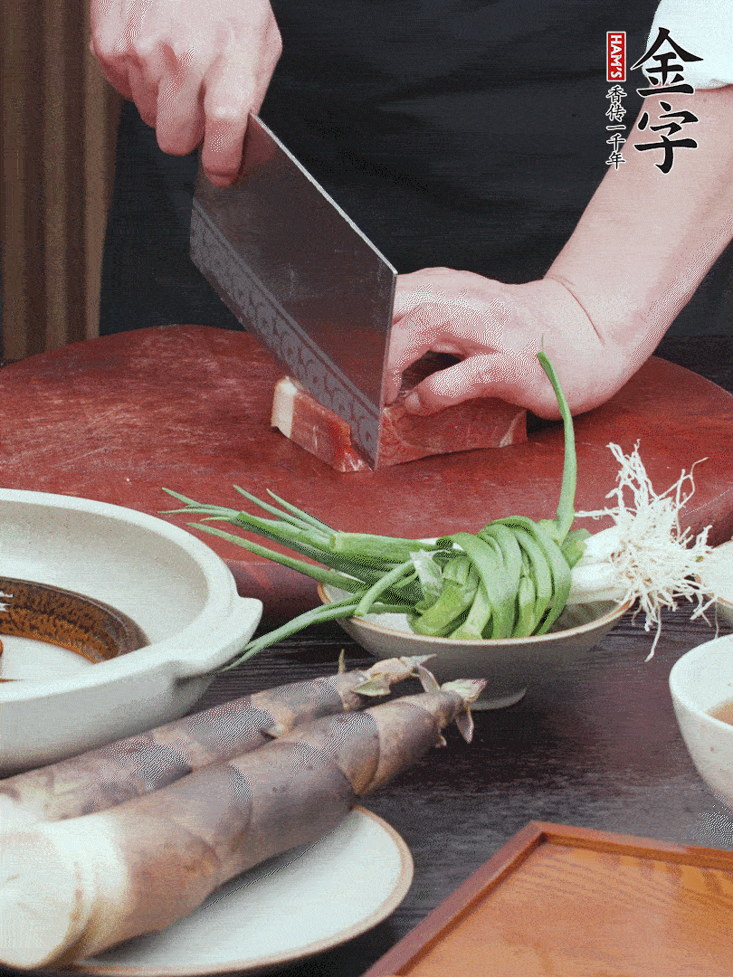 金字火腿切片；姜切片。