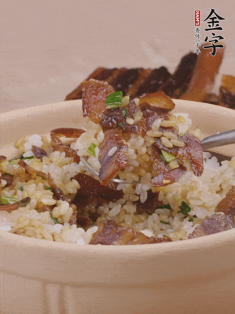 揭蓋后撒點蔥花裝飾，趁熱拌勻。