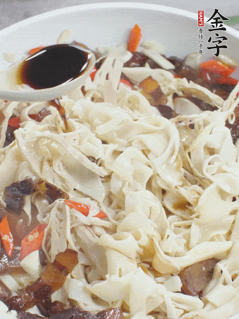 下糯米筍，淋一點生抽、蠔油調(diào)味。