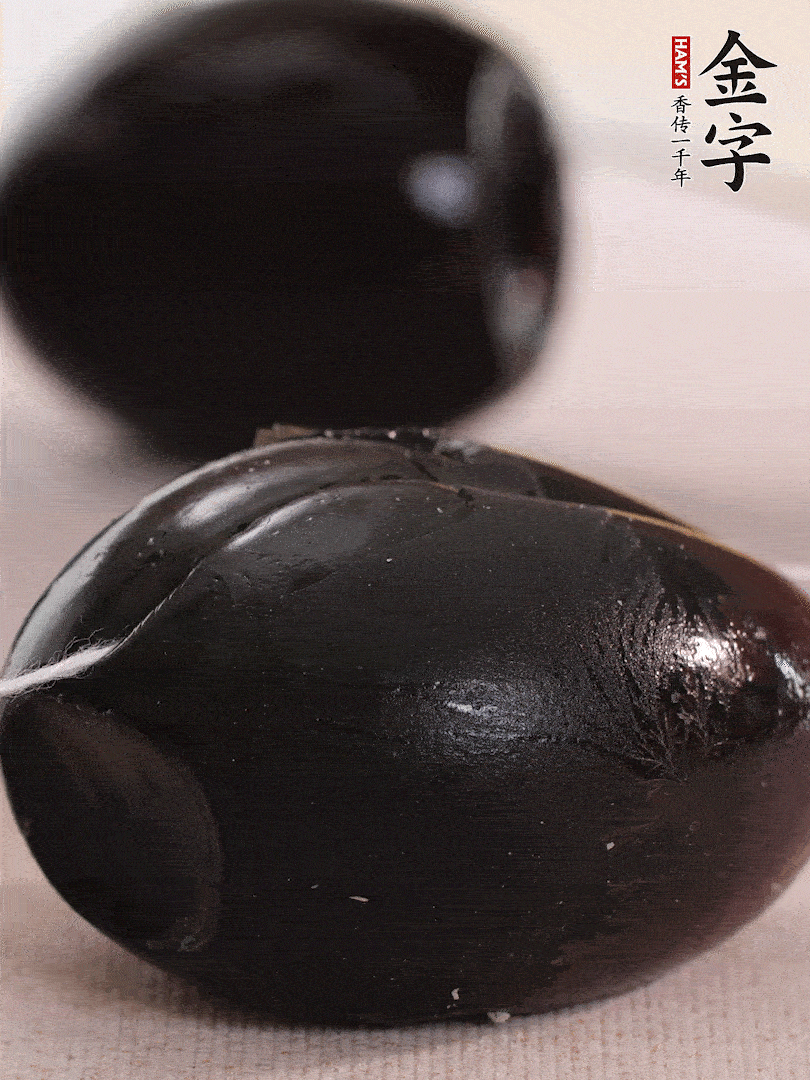 娃娃菜金針菇去跟洗凈，皮蛋改刀。