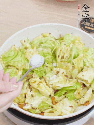 一點(diǎn)鹽、糖調(diào)味。