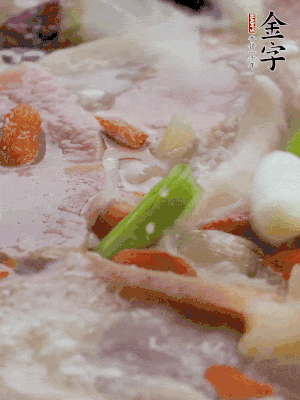 最后下枸杞、蒜白。