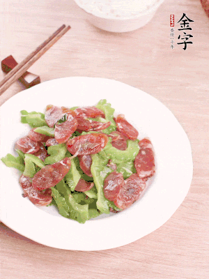 一小撮糖調(diào)味。