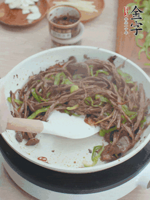 少許鹽調(diào)味。