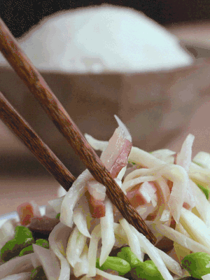 加一點(diǎn)清水炒至斷生。