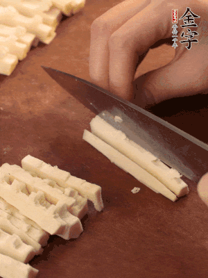 春筍、香菇分別切丁。