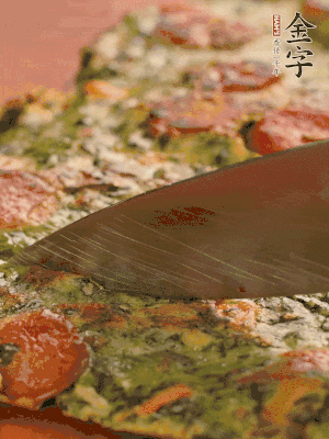 小火煎3分鐘后翻面，蓋蓋兒燜2分鐘。