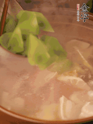 再加入焯水過的百葉結(jié)、萵筍塊燉15-20分鐘。