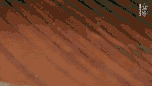 待水沸騰，煮到湯圓浮起，碗中加點(diǎn)豬油、生抽、蔥花就可以了。