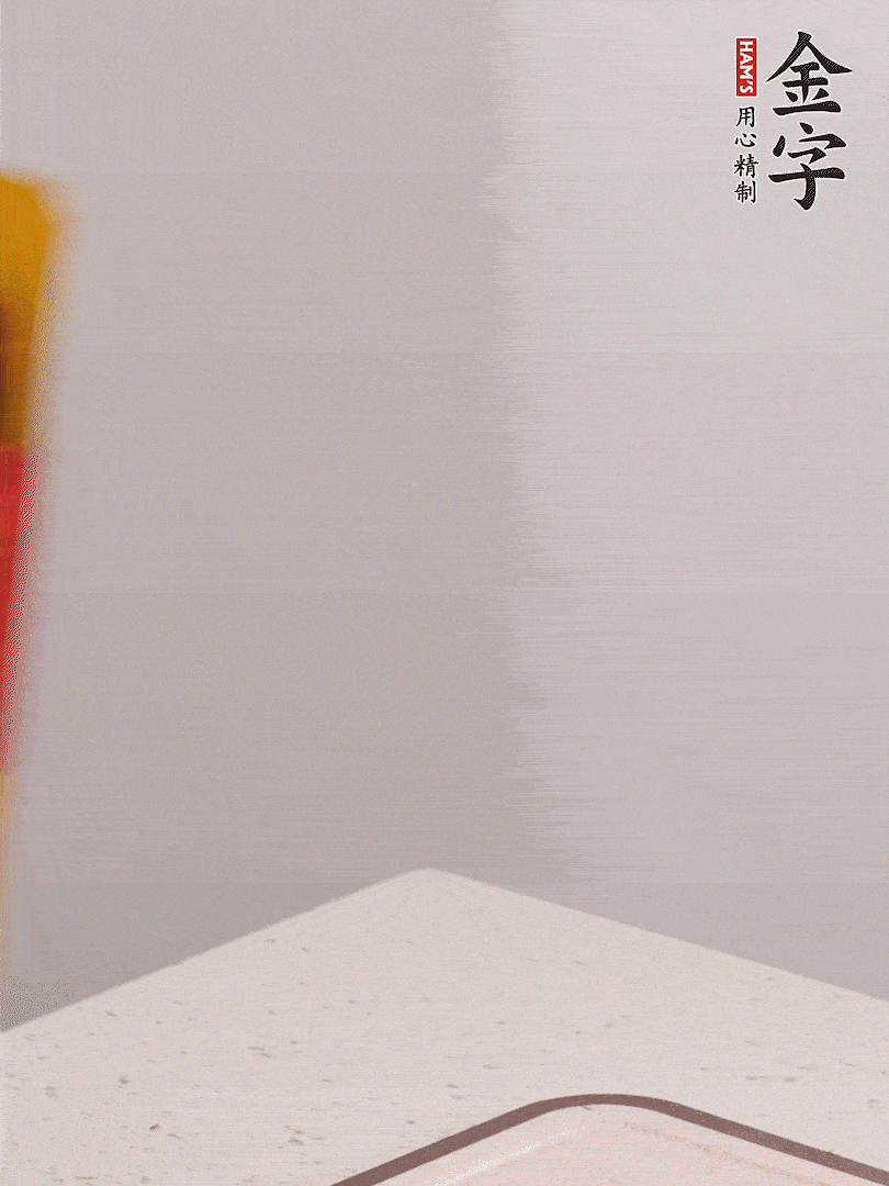 金字火腿切片，溫水浸泡5分鐘，將牛腩放鍋中，倒入比食材多2倍的清水，加姜焯水