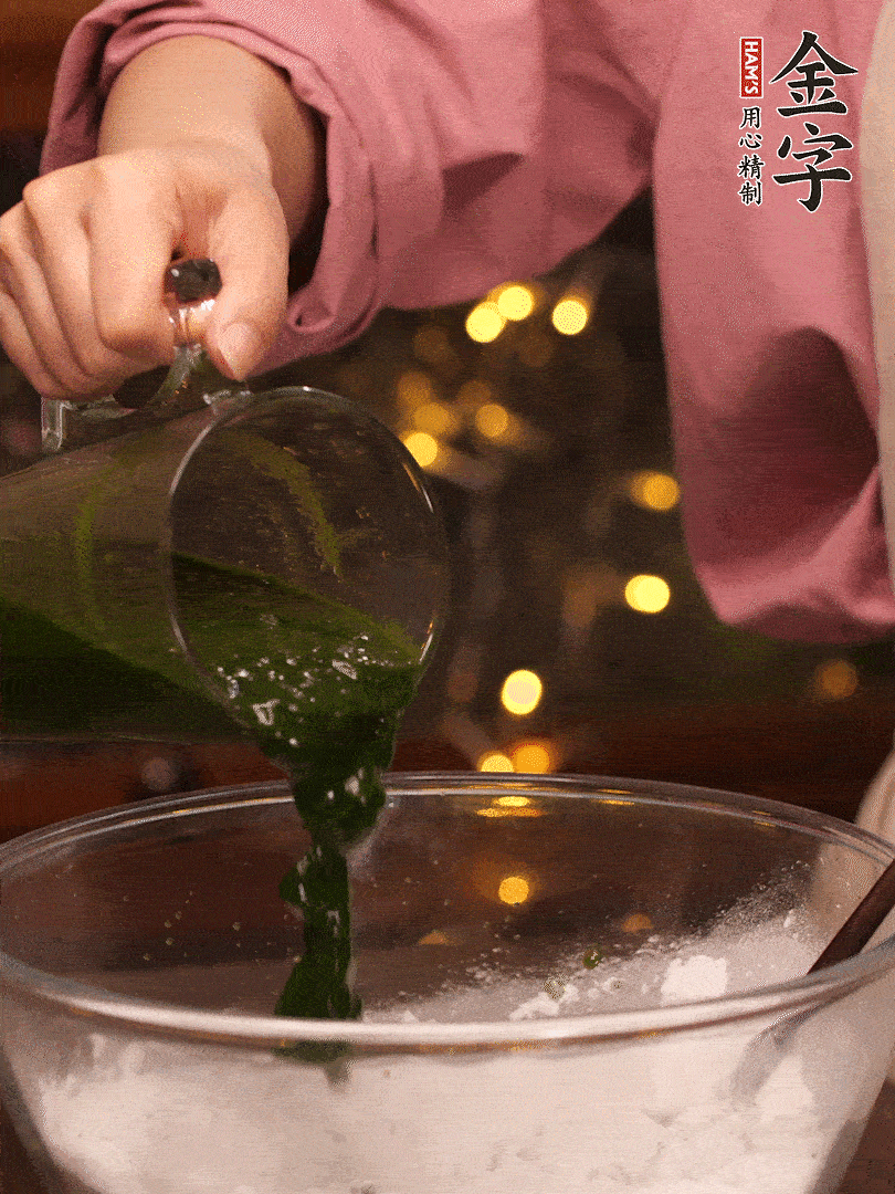 清明粿粉，分次加艾草泥，加點油揉2分鐘