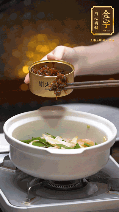 蝦仁、XO醬，猛火翻炒均勻