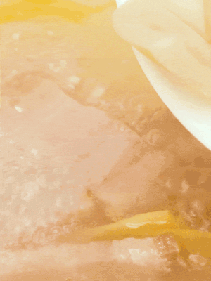 金字咸肉、火腿、春筍 通通放入鍋中小煮30分鐘