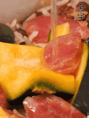 倒入溫開水，水量高出米面一個指節(jié)。