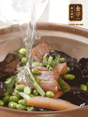 轉入砂鍋，加入開水、百葉結燉煮10分鐘