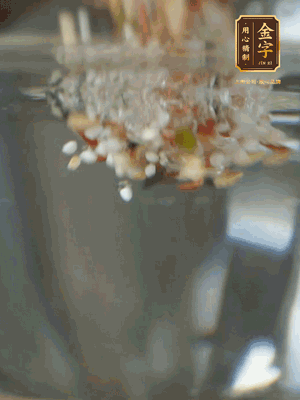 雜糧提前浸泡6小時(shí)，洗凈后下砂鍋