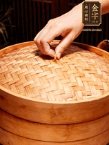 麻辣香腸蒸10分鐘，切成片，蒜苗切斜段，姜蒜干辣椒小米椒切碎