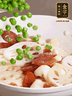 熱油下鍋，爆香香腸