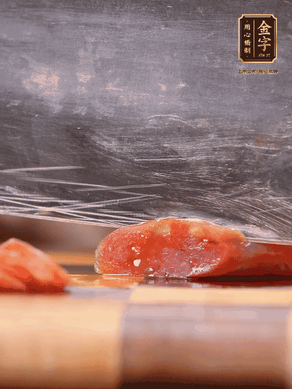 臘腸蒸熟，切片備用