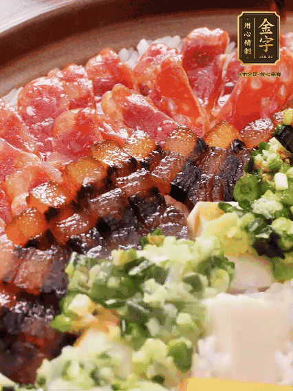 淋上蔥姜醬和少許醬油，攪拌均勻