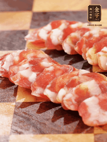 金字香腸切片，蘆筍去皮切丁