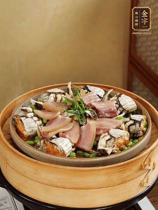 上鍋蒸15分鐘后，放蔥絲，潑熱油