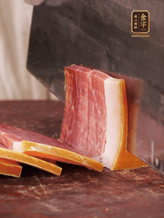 火腿切片，溫水浸泡5分鐘