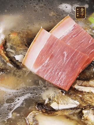 大火燒開，大火煮10~15分鐘。放入切好的豆腐，再煮5分鐘大火燒開，大火煮10~15分鐘。放入切好的豆腐，再煮5分鐘